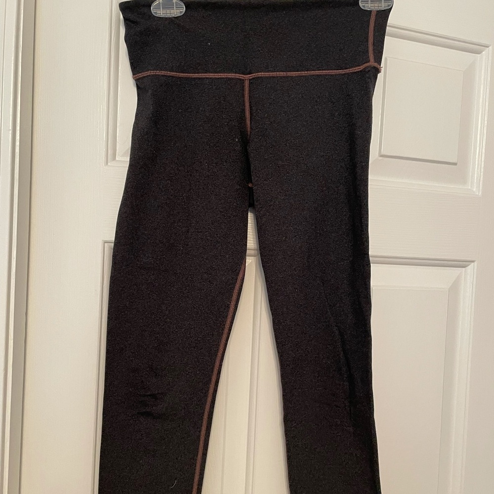 Lulu Lemon cropped gray leggings